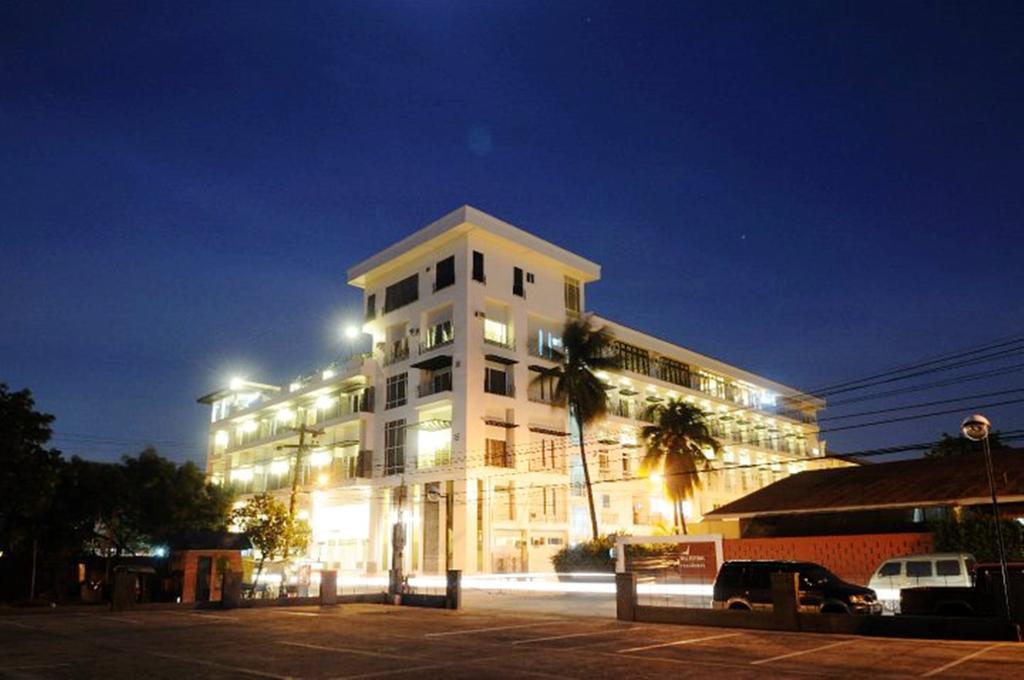 L'Fisher Hotel Bacolod Bagian luar foto